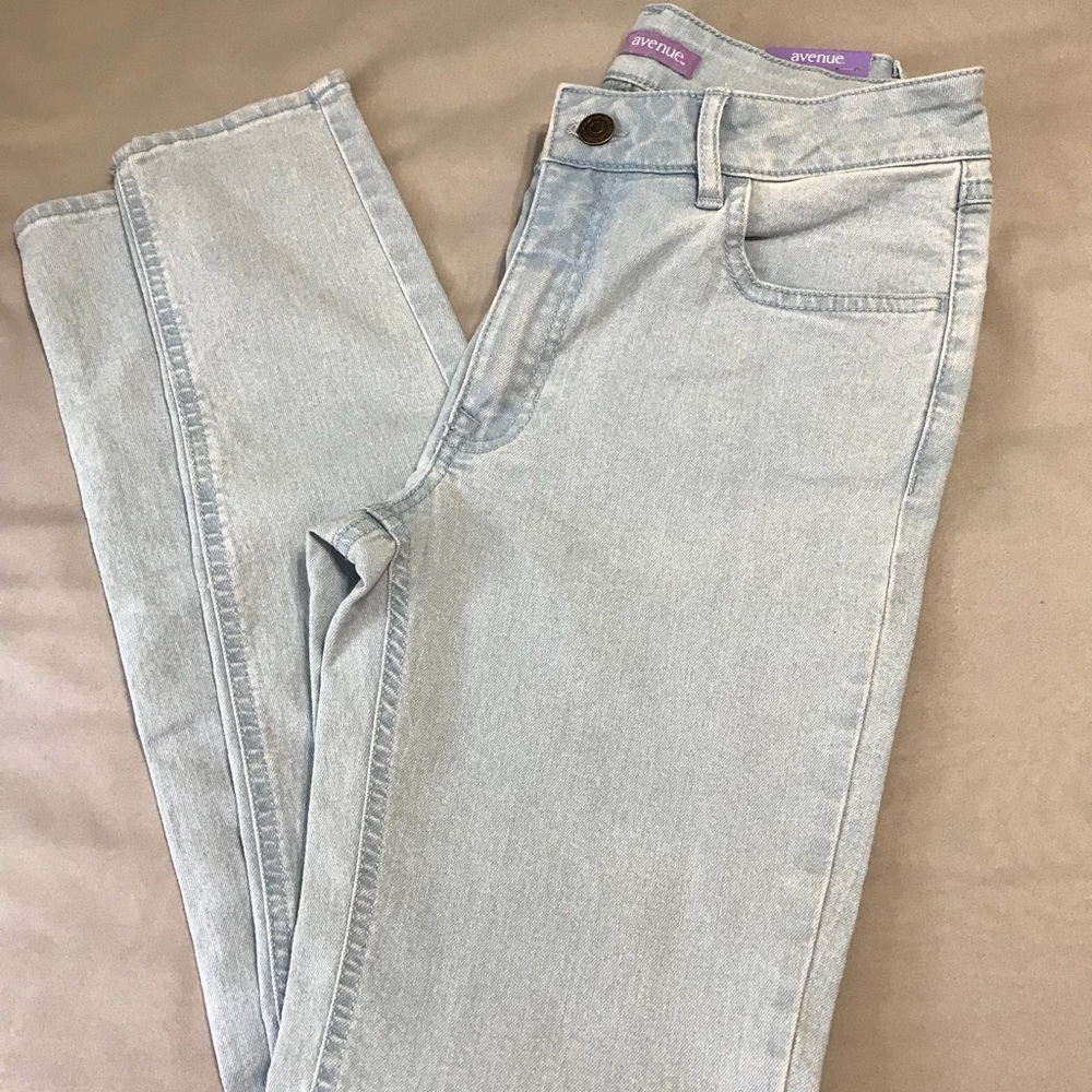Light wash skinny jeans